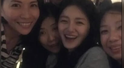 大S同学聚会旧照流出 素颜笑容超青涩