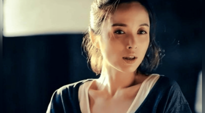 26岁双料影后李佳：嫁富商又离婚，如今被靳东被宠成宝