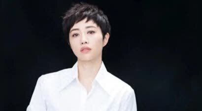 和男友坚持丁克18年，却在35岁意外得子，她的选择让婆婆高兴坏了