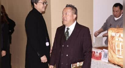 曾志伟春节到加拿大探亲，陪次女曾咏仪全家过年，外孙女已经24岁