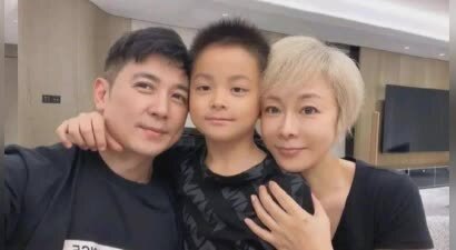 保剑锋携妻儿安徽农村过年，56岁妻子皮肤白皙好显年轻