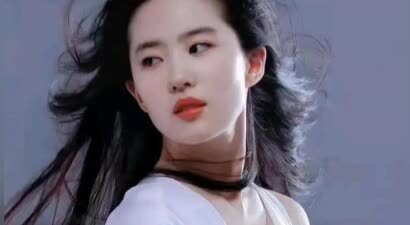 刘亦菲与赵丽颖：娱乐圈的两大双星，谁是你心中的女神？