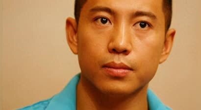 著名演员谷智鑫，34岁被马踩成废人，孕妻8年一把屎一把尿的伺候