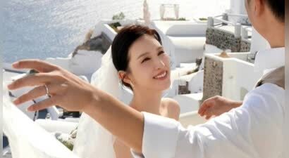 36岁爷孙恋女主官宣结婚，晒婚纱照笑容灿烂，曾和大51岁林建名绯闻不断