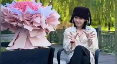 向佐换上女装后顺眼多了，郭碧婷见了都得叫姐姐
