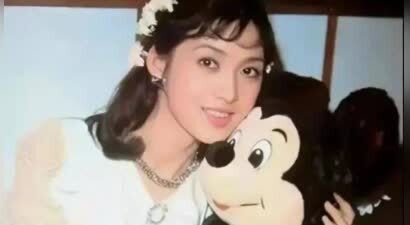 她一生只拍一部戏，冯小刚为她痴迷几十年，如今65岁却宛如少女