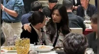 刘涛坐宋佳腿上聊天 姐妹情深超有爱