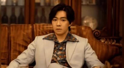 俞灏明，23岁毁容，被女友抛弃、公司放弃，现如今大变身，他真是个狠人