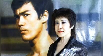 李小龙死在她床上，向华强娶她为妻，这个叫丁佩的女人有多狠？