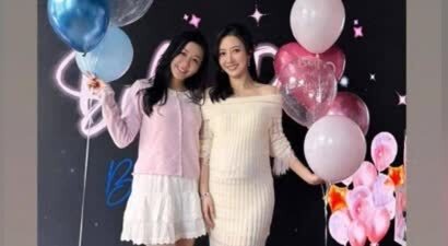 何依婷挺7个月孕肚庆生！零走样少女感爆棚，富贵女星同为准妈妈