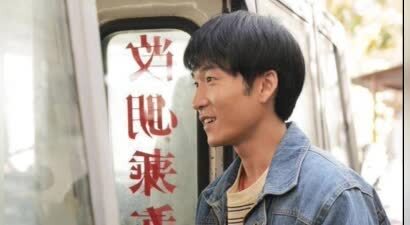 梅婷宠着、闫妮护着，长得不帅气却让大咖轮流作配，他啥来头？