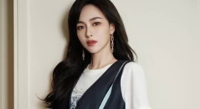 唐嫣初春造型优雅干练 诠释都市女精英