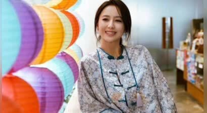 佟丽娅带儿子现身陈思诚工作室，离婚后关系维持不错，令人羡慕