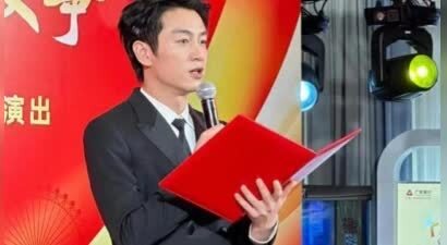 陈晓离婚后首次公开露面，不再消瘦气色绝佳，未受负面评价影响