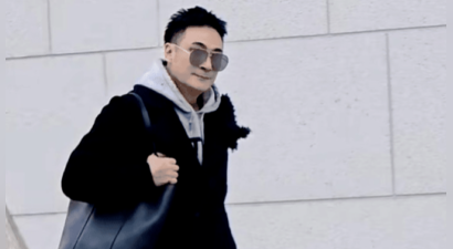 吴镇宇街头惊艳现身，63岁影帝完美逆龄，网友直呼看不出年龄！