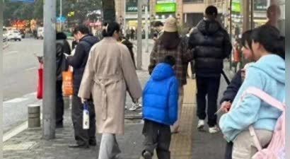实锤了！任重孙骁骁有孩子，两人香港吃饭被偶遇，宝宝就坐在旁边