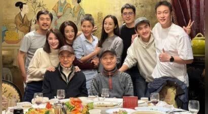 韩雪与上戏01级同学聚会，朱杰还是那么漂亮，袁弘李超帅气显年轻