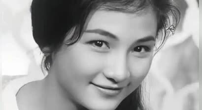 郑佩佩为何能在奥斯卡上获得如此崇高的致敬？她的演艺生涯究竟有多辉煌