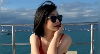 曾爆张颂文家暴和漏税，现嫁给小15岁的美国人，姜尘这是想洗白？