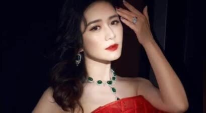 追求陆毅多年不成，嫁人后又接连经历丧母丧夫爹瘫痪，如今怎样了