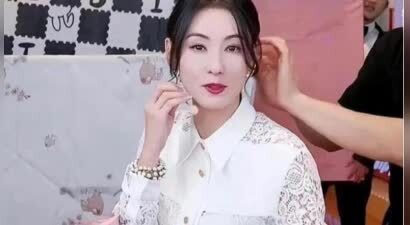 张柏芝再怀四胎！44岁孕态十足小腹凸起，孩子生父疑是签约艺人