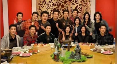 黄晓明上热搜！评论区太好笑，没想到，这一次以这种形式去"油"
