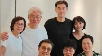 胡歌黄曦宁二胎喜讯曝光, 九华山还愿之行现身, 小茉莉照片罕见亮相