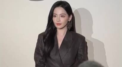 张嘉倪风波后首现身！与陈都灵何瑞贤陆柯燃同框引热议