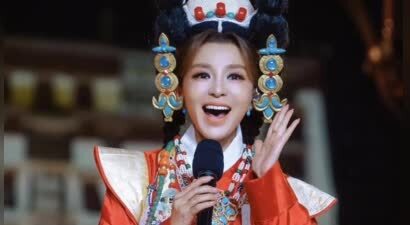 51岁朱迅变化大，上唇外翻疑做提唇手术，分享心灵鸡汤反遭调侃