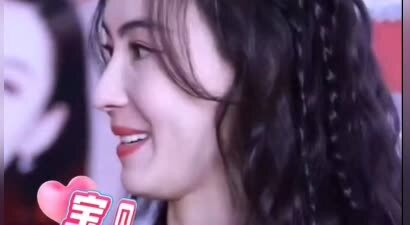 前有谢霆锋儿子轩轩喊话“爸爸你和妈妈复婚吧”，后有替妈妈告白