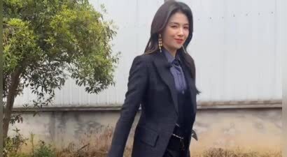 偶遇46岁刘涛：真实容颜VS精致滤镜，你信哪个？