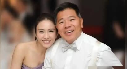 53岁知名女星近况曝光：退圈17年，嫁残疾老公，她咋混成这样？