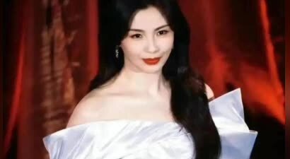 47岁刘涛微醺放开自我，坐宋佳腿上嗨聊，美女间的友情太好磕了