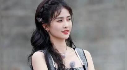 从模特到女明星，网红出身的白鹿，凭啥让导演于正甘愿捧她？
