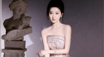 36岁景甜现状：穿紫色花朵裙美得无死角，是“老天爷赏饭吃的脸”