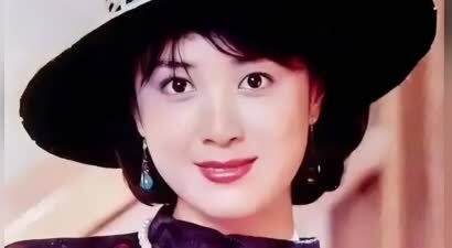 面相全变了！再看62岁李玲玉和61岁傅艺伟，才明白两人差别在哪