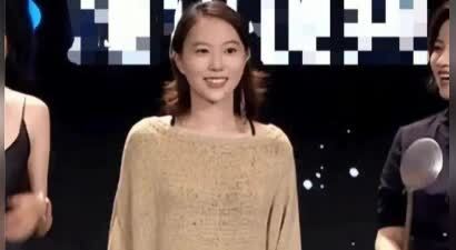王菲女儿窦靖童，“整容式”亮相上海电影节，天后基因太强大