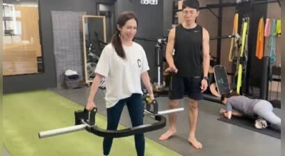 萧亚轩因髋骨关节受伤至今已动五次手术 目前身体已恢复八成