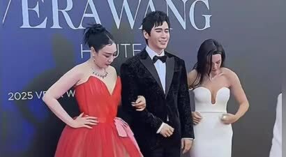 张伦硕有分寸，大女儿张敏钧在他面前穿抹胸，他只和钟丽缇对视