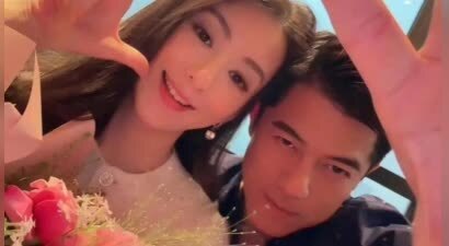 方媛郭富城庆祝结婚八周年！王思聪拆散不了他们，晒全家福很温馨