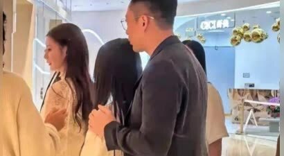 汪小菲一家北京团聚！张兰紧搂小玥儿笑开了花