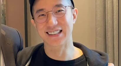 成龙儿子消失了10年，房祖名近照曝光，他定居台北，43岁未婚无子