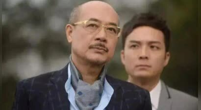 TVB老戏骨续约后获公司安排连拍两剧，曾三度被挖角，誓死效忠TVB不离巢
