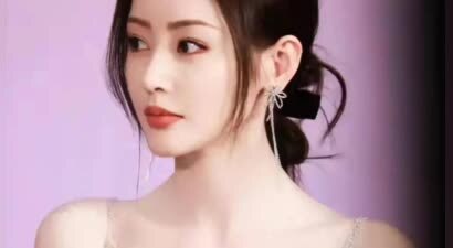 他的前女友是吴昕，前未婚妻是张天爱，如今37岁了，升级当上了老爸