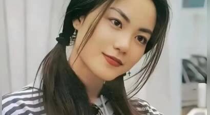 王菲年轻时长得太哇塞了，又美又灵动，真的是被嗓子埋没的美貌！