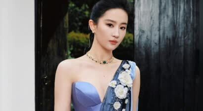 被网友健身房偶遇！刘亦菲深夜11点坚持跑步卷腹