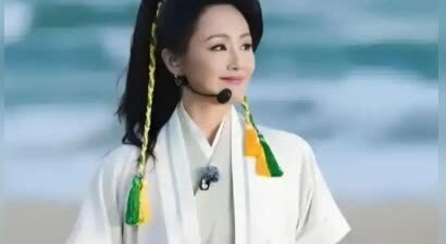 曾和李湘、谢娜争夺“一姐”位，51岁曹颖却用低情商出圈