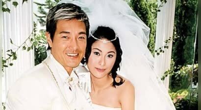 前妻烧炭自杀身亡！香港知名男星和儿子抱头痛哭，离婚后拒绝再婚