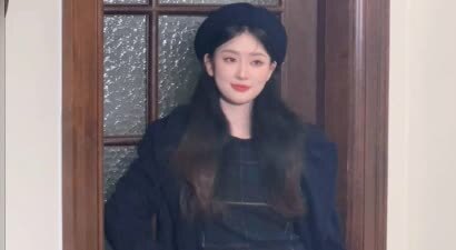 乔欣穿深V樱桃连衣裙野餐!小腹微隆疑有孕,晒富太日常惹人羡慕