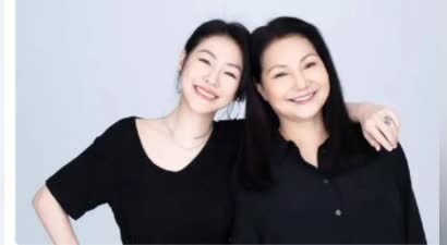 大S去世3个月后，小S搬去和S妈同住，接替大S和大姐一起照顾S妈